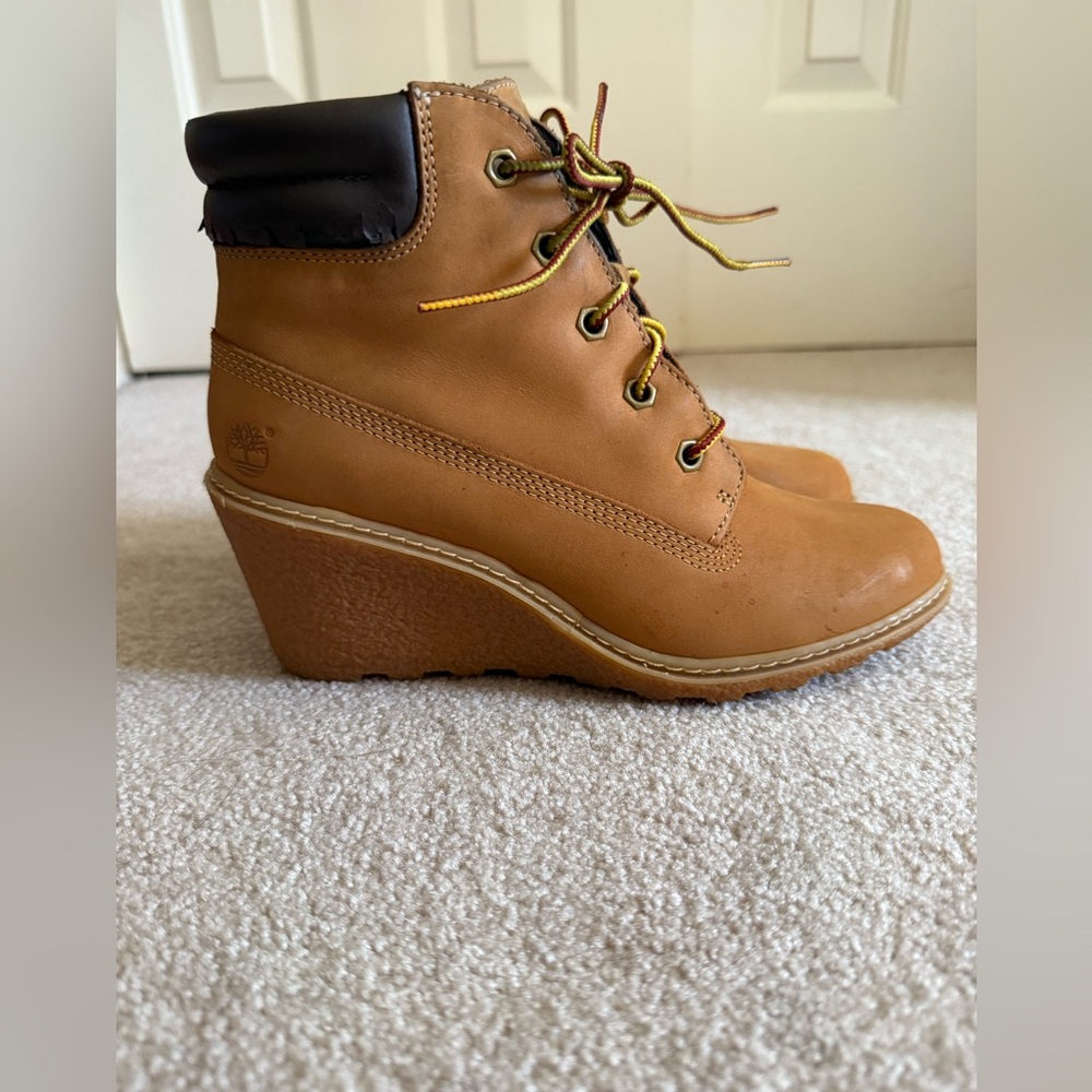 Timberland Women's Tan and Black Wedge Boots